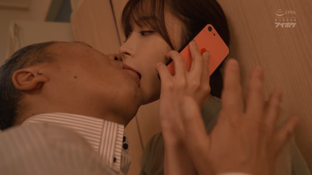 中学妹子修长美腿的袜袜秀，绝对领遇超诱人